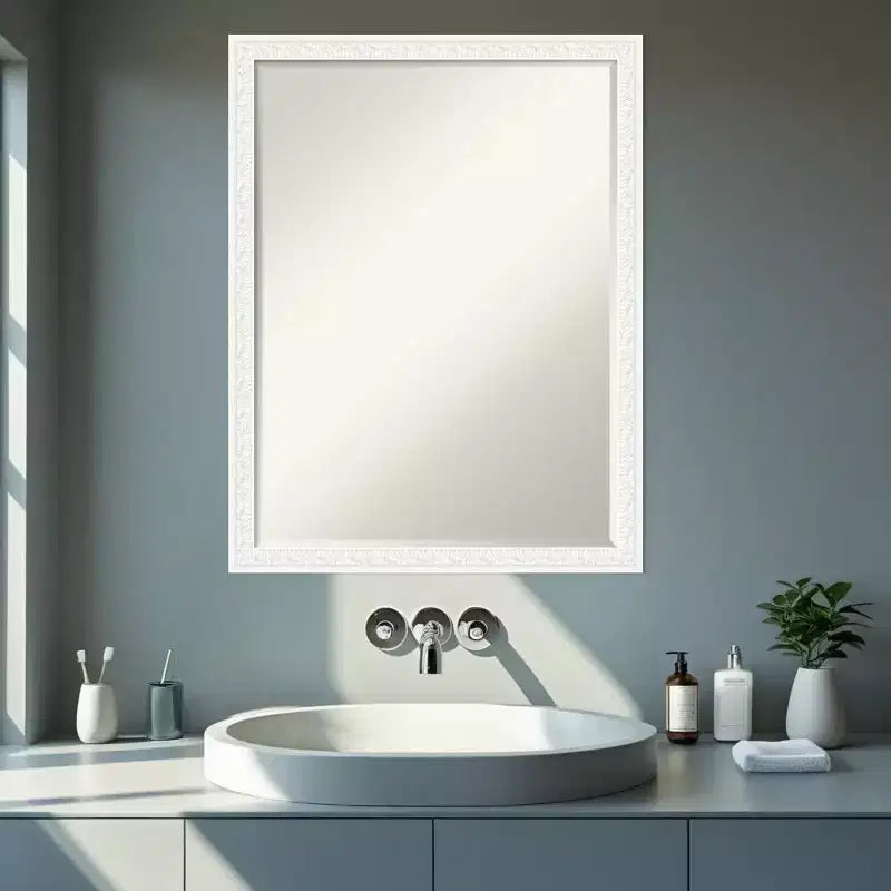 Miroir de vanité de salle de bain encadré en bois biseauté d'un demi-pouce