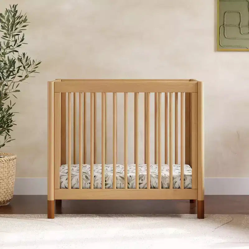 Mini-lit bébé convertible 4-en-1 avec pieds interchangeables