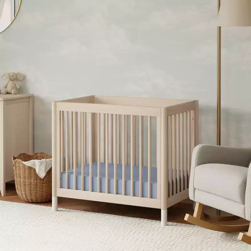 Mini-lit bébé convertible 4-en-1 avec pieds interchangeables