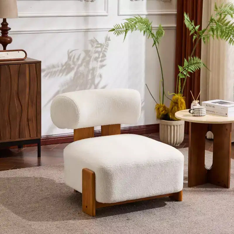 Fauteuil d'appoint contemporain en hévéa et bouclé