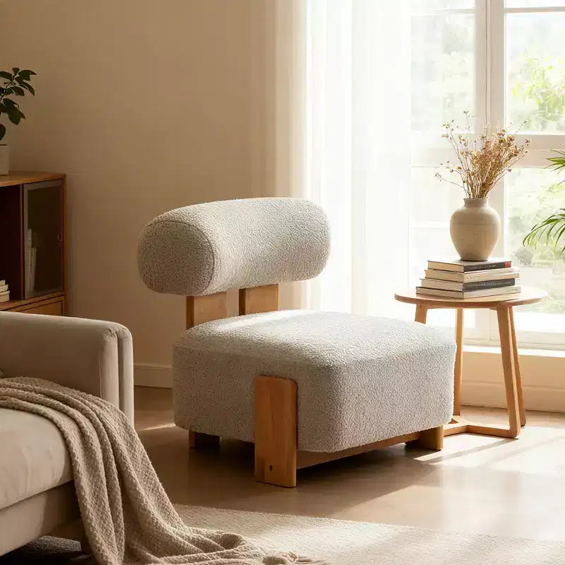 Fauteuil d'appoint contemporain en hévéa et bouclé