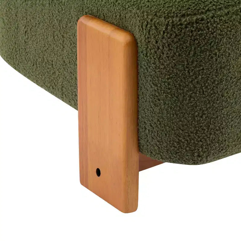 Fauteuil d'appoint contemporain en hévéa et bouclé