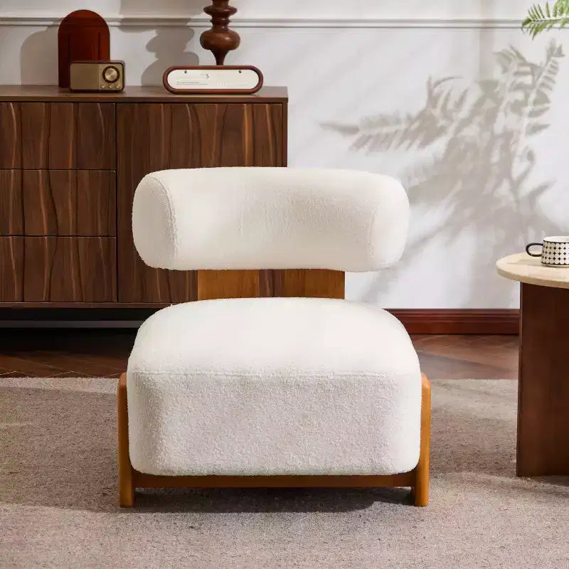 Fauteuil d'appoint contemporain en hévéa et bouclé
