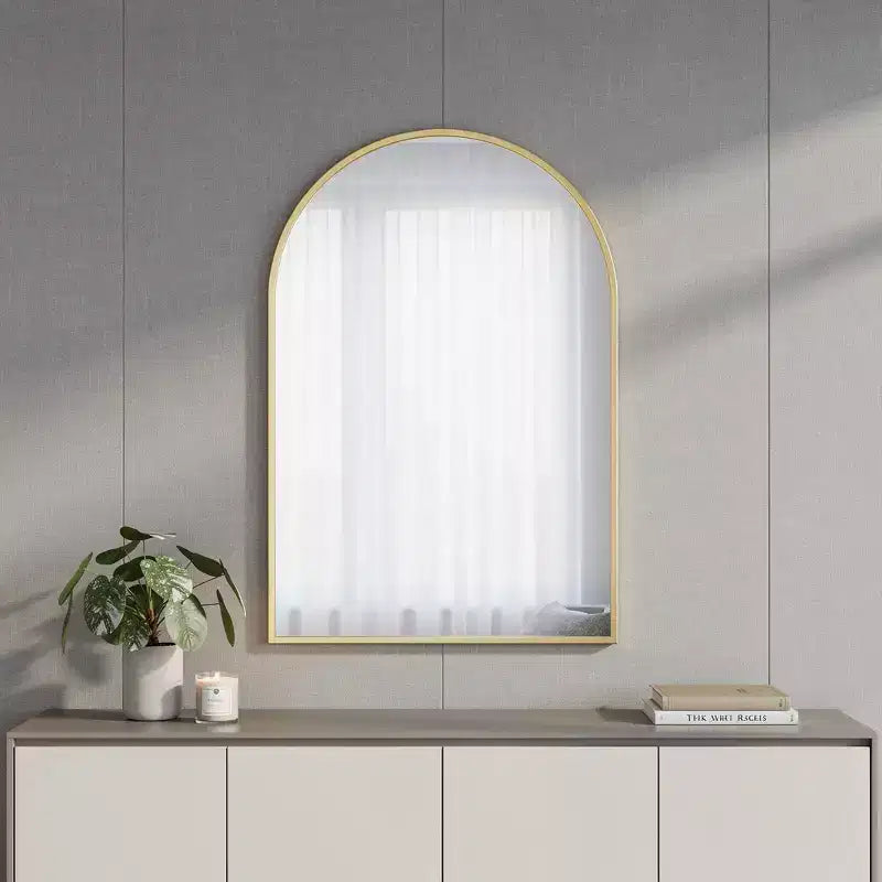 Miroir d'appoint encadré en métal arqué doré 30" HomeRoots
