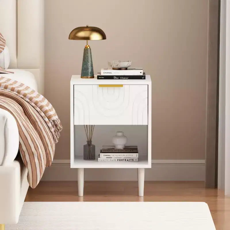 22.83 H Chevet moderne blanc avec un tiroir et une étagère ouverte, Poignée dorée - Accent, Idéal pour la décoration de la chambre