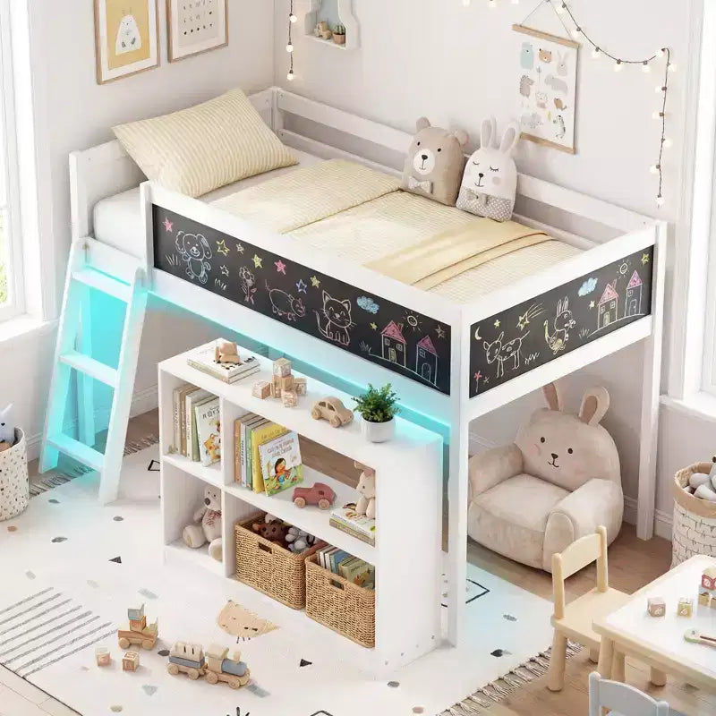 Lit mezzanine enfant Costway avec lumières LED, tableau noir et bibliothèque amovible, barrière de sécurité