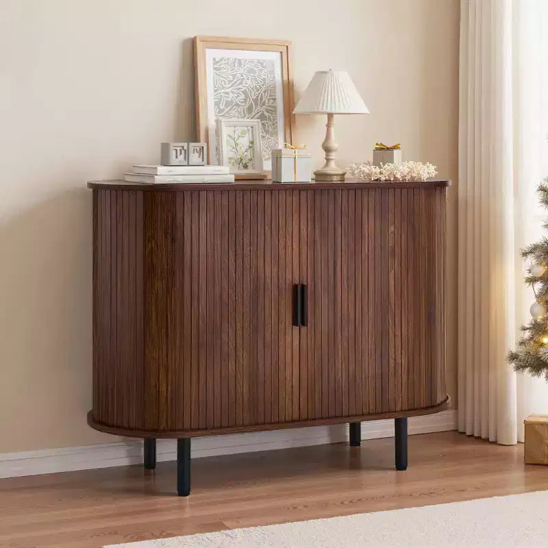 Meuble de bar à café VEVOR, Table de bar à café cannelée style Mid-Century, Meuble buffet avec 2 portes coulissantes, Station de buffet, Noyer