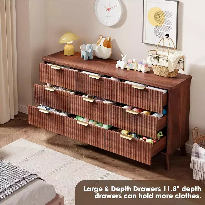 Commode moderne à 9 tiroirs pour chambre à coucher, large commode nervurée avec poignées dorées, commode en bois robuste pour salon, couloir, entrée