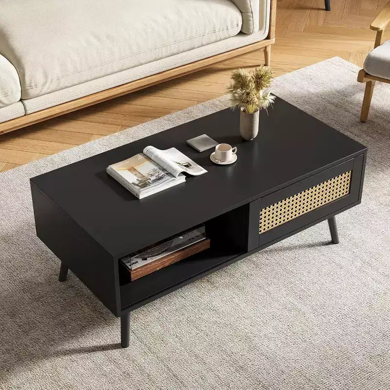 Table basse Bohème en rotin, 39,4 po, table basse moderne avec porte coulissante et étagère ouverte, table de salon en bois avec patins antidérapants