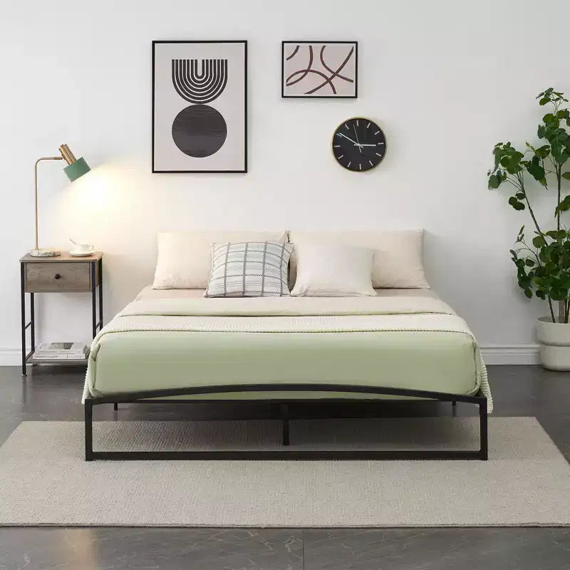 Cadre de lit bas – Plateforme métallique Queen Size, lattes en acier de 15 cm, silencieux, montage facile, mobilier de chambre moderne, pas besoin de sommier tapissier