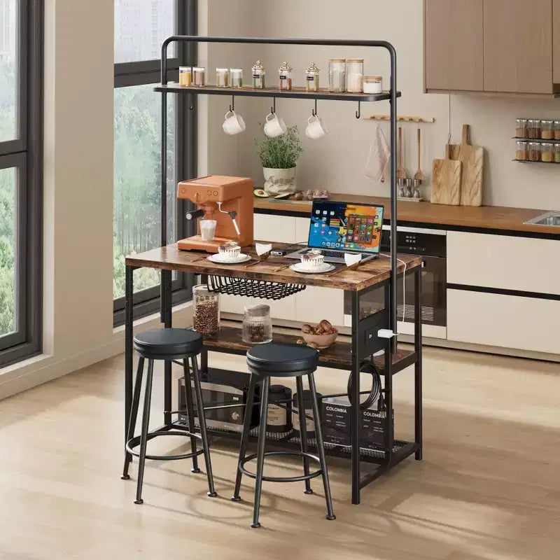 Îlot de cuisine industriel 42 pouces avec prise de courant et 2 tabourets de bar, ensemble de salle à manger 3 pièces avec étagères de rangement, support pour micro-ondes et 5 crochets pour bar à café