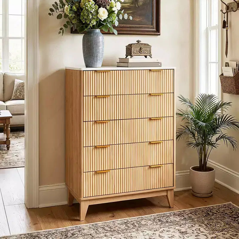 Commode haute élégante Tour de rangement avec design cannelé et accents dorés, Commode étroite pour Chambre, Entrée, Salle de bain