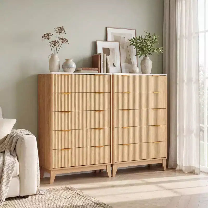 Commode haute élégante Tour de rangement avec design cannelé et accents dorés, Commode étroite pour Chambre, Entrée, Salle de bain