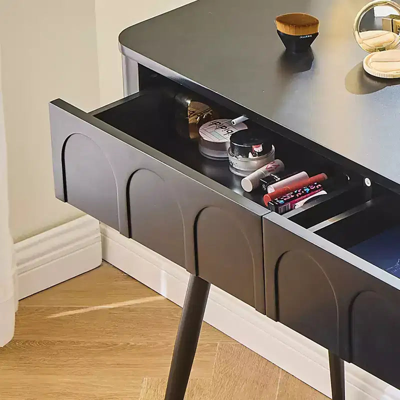 Coiffeuse d'angle moderne avec miroir éclairé, 4 tiroirs, armoire latérale, tabouret assorti et étagères ouvertes pour chambre à coucher