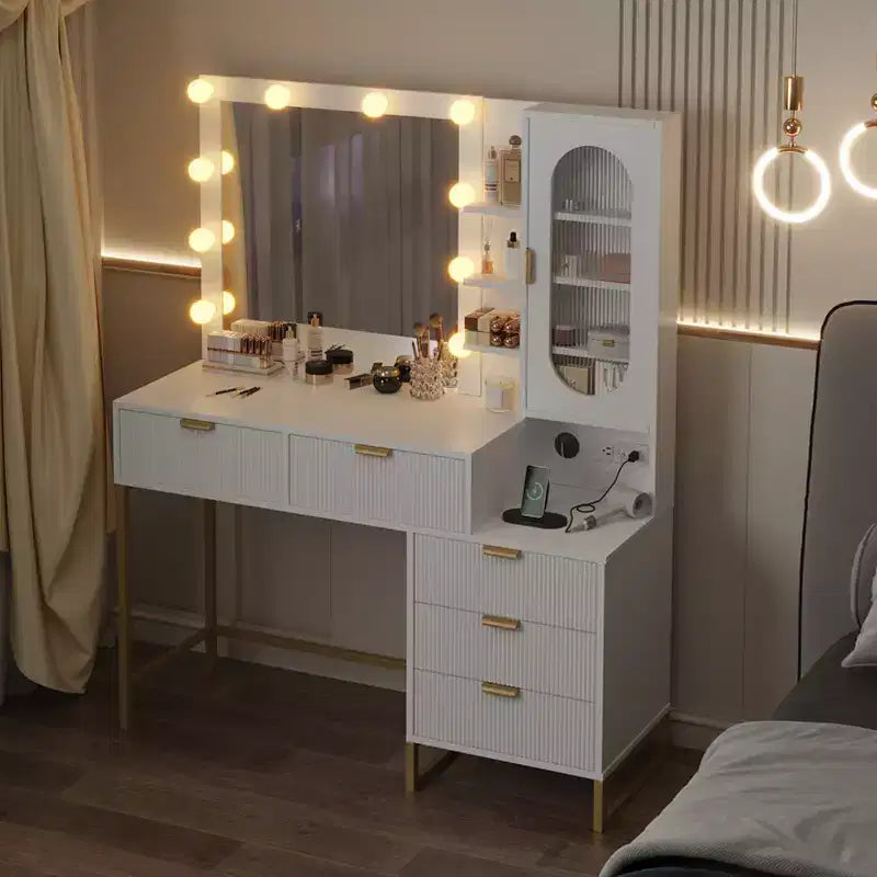 Coiffeuse moderne avec miroir éclairé, prises de courant, grand espace de rangement, table de maquillage en bois cannelé pour femmes et filles