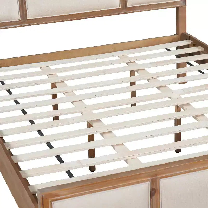 Lit plateforme ModernLuxe en bois avec tête et pied de lit rembourrés beiges, format King/Queen, style ferme moderne