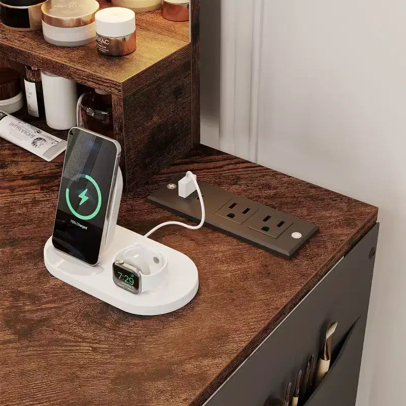 Coiffeuse d'angle moderne avec miroir lumineux et tabouret, table de maquillage peu encombrante avec station de charge et armoire de rangement pour chambre.