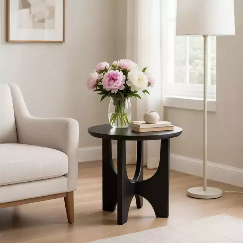 Table d'appoint ronde Sara, plateau en bois de manguier massif de 50 cm noir mat avec pieds incurvés