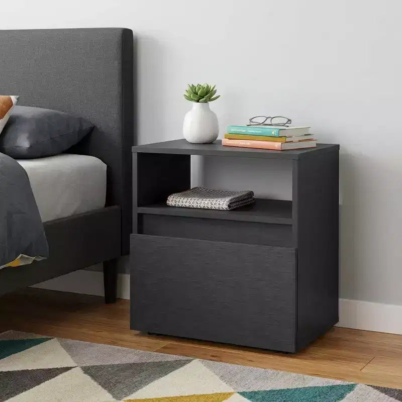 Table de chevet HomeRoots 21 avec un tiroir en bois noir