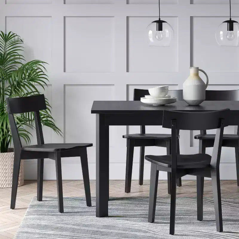 Table de salle à manger extensible moderne Bombelli noire - Threshold™ : bois d'hévéa, piètement à 4 pieds, 6 places