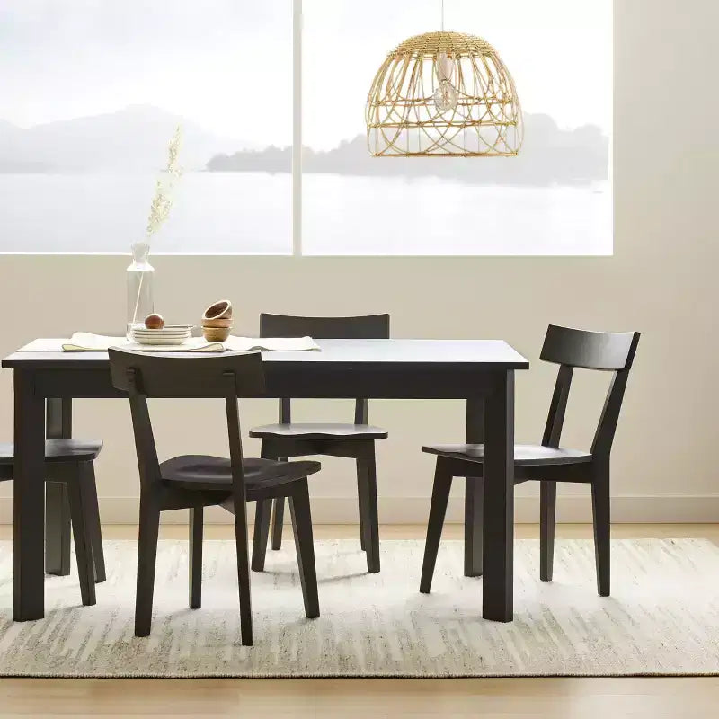 Table de salle à manger extensible moderne Bombelli noire - Threshold™ : bois d'hévéa, piètement à 4 pieds, 6 places