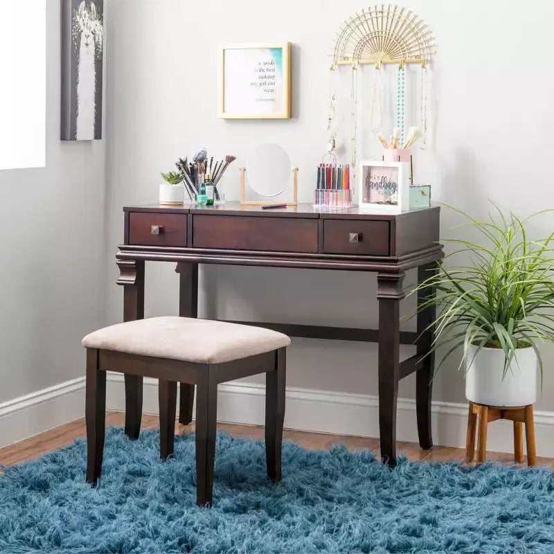 Angela Coiffeuse avec miroir relevable, 2 tiroirs et tabouret rembourré crème, bois traditionnel, Noyer - Linon