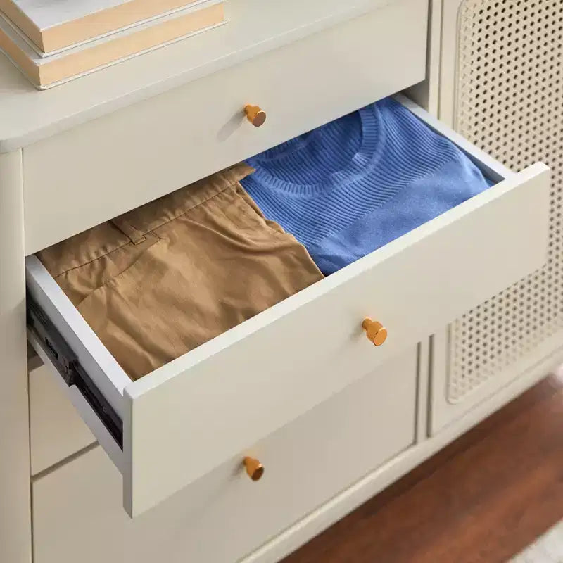 Commode à 4 tiroirs et 1 porte en rotin synthétique Lifestorey Bayview, couleur ivoire