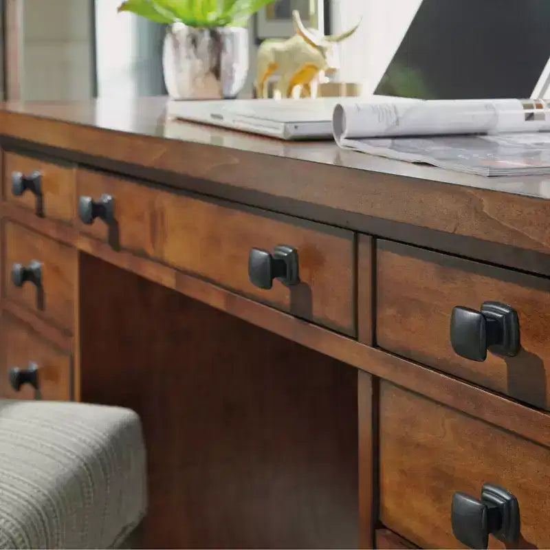 Bureau piédestal Tahoe Executive – Érable vieilli – Home Styles : Bois dur, mobilier de bureau moderne Mid-Century
