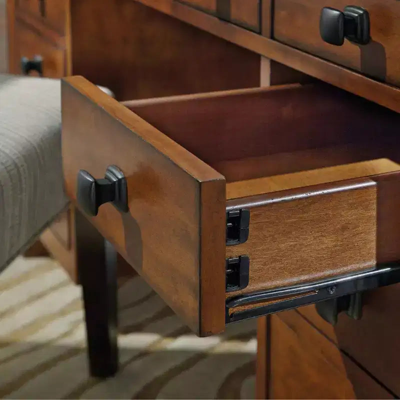 Bureau piédestal Tahoe Executive – Érable vieilli – Home Styles : Bois dur, mobilier de bureau moderne Mid-Century