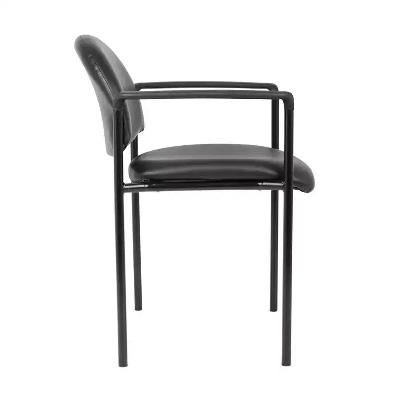 Chaise empilable moderne en vinyle noir - Boss Office Products : revêtement Caressoft, cadre en métal, capacité de 125 kg