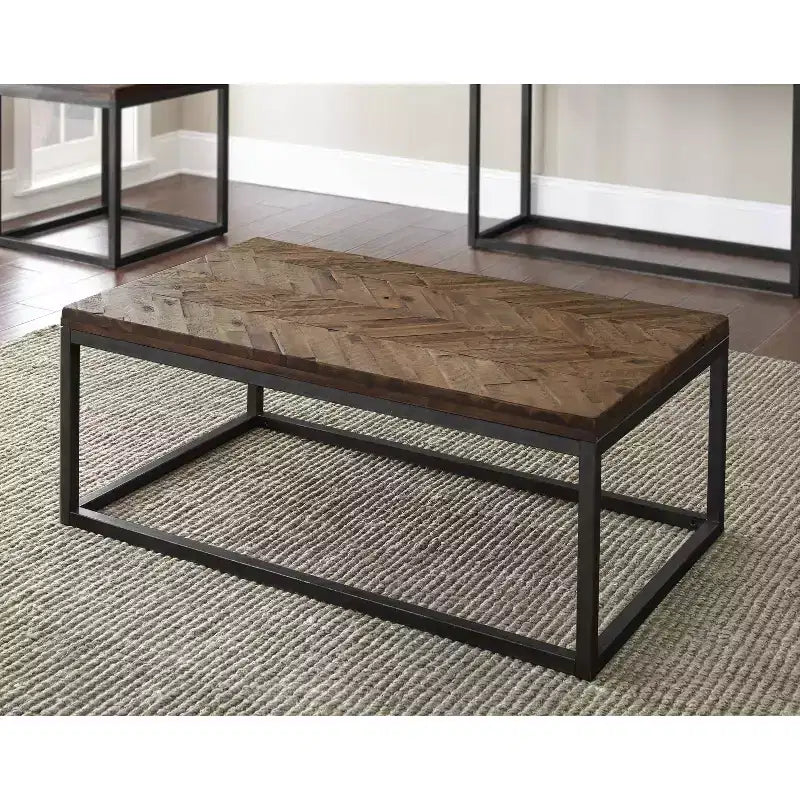Table basse cocktail Lorenza en métal marron - Steve Silver Co. : bois d'acacia, motif à chevrons, base en nickel vintage