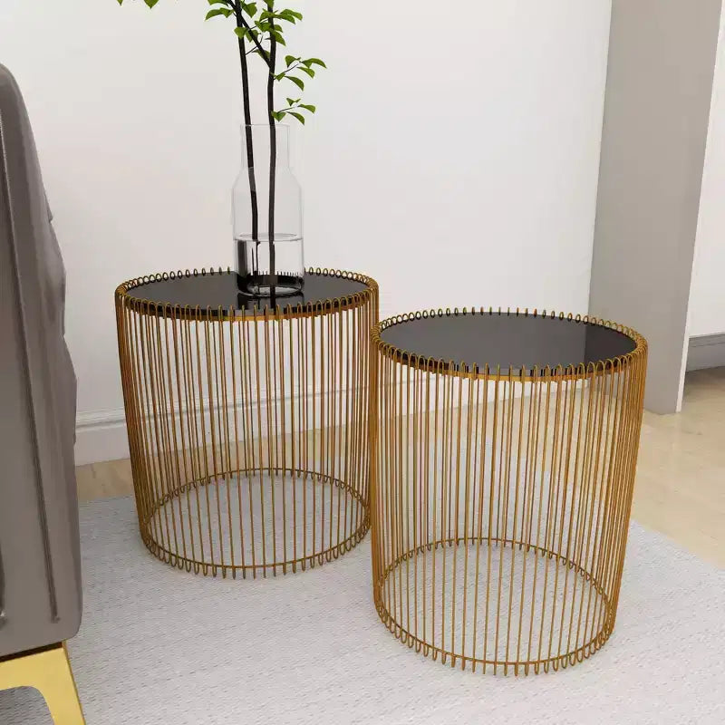 Lot de 2 tables d'appoint rondes en métal et verre doré - Olivia & May : Aucun assemblage requis, utilisation en intérieur, style contemporain
