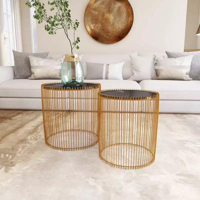 Lot de 2 tables d'appoint rondes en métal et verre doré - Olivia & May : Aucun assemblage requis, utilisation en intérieur, style contemporain