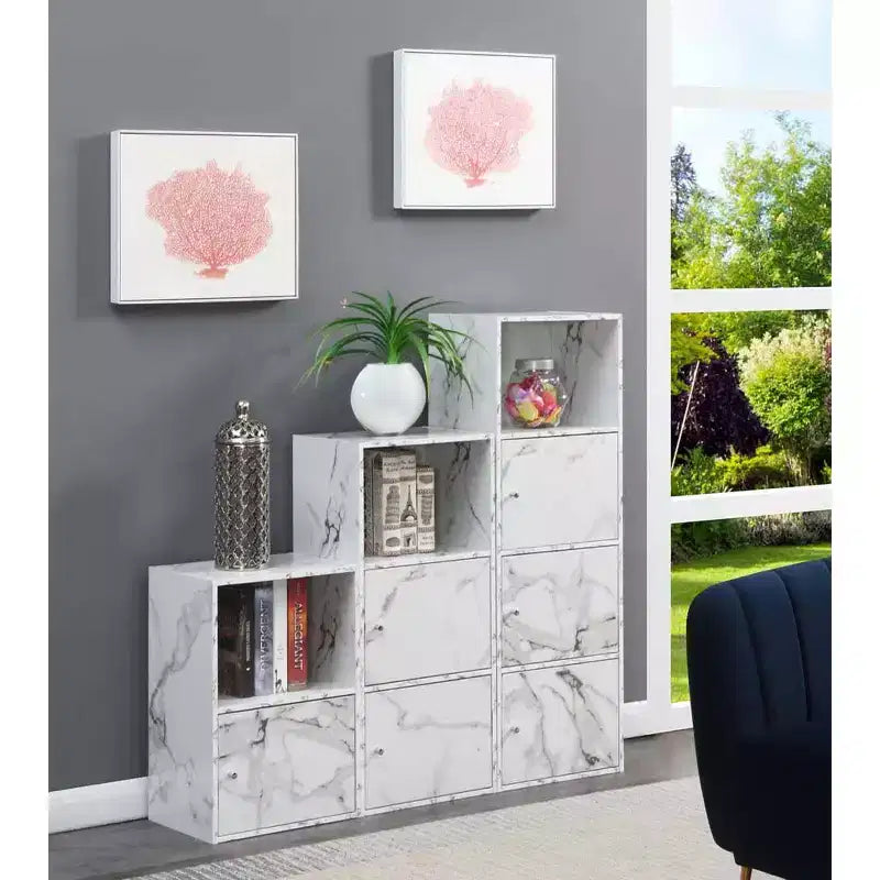 Meuble à trois portes avec casiers de rangement et étagère Breighton Home VersaStorage
