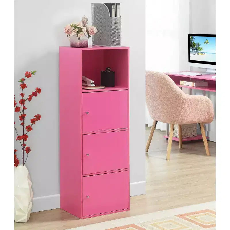 Meuble à trois portes avec casiers de rangement et étagère Breighton Home VersaStorage