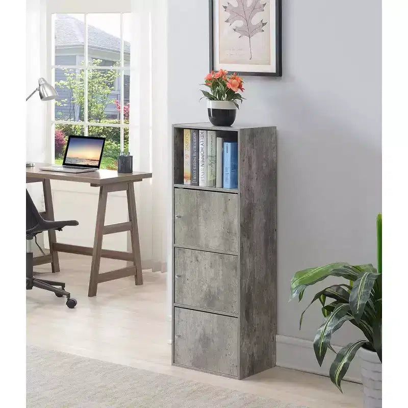 Meuble à trois portes avec casiers de rangement et étagère Breighton Home VersaStorage
