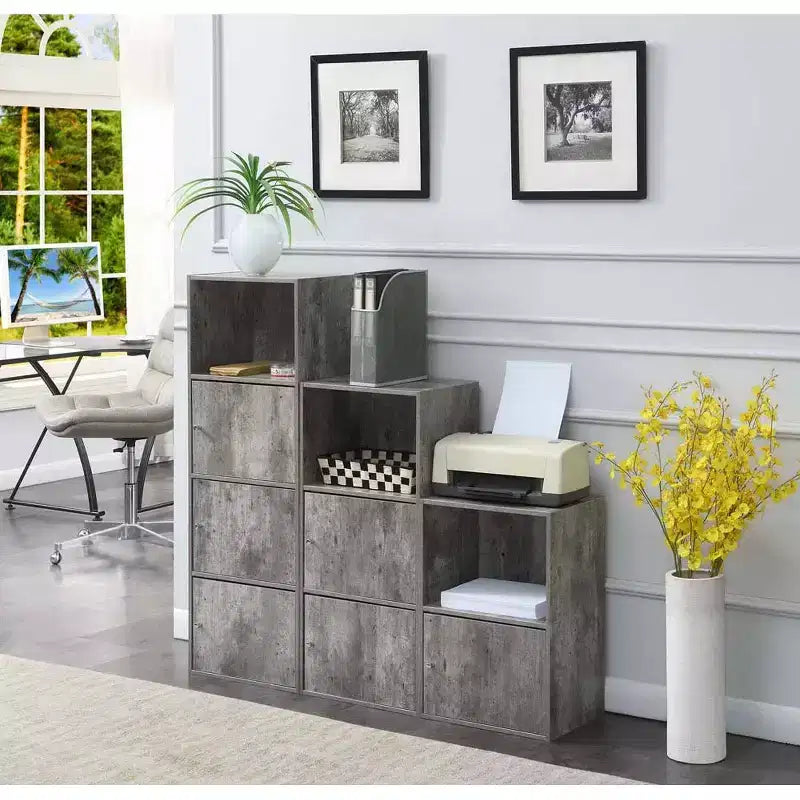 Meuble à trois portes avec casiers de rangement et étagère Breighton Home VersaStorage