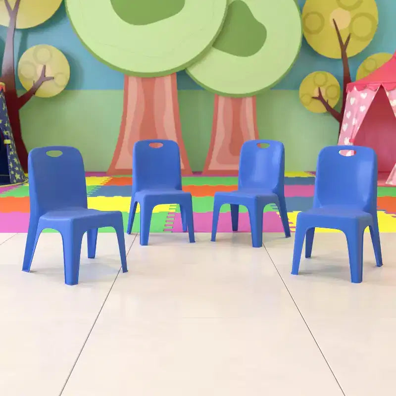 Flash Furniture Chaise d'écolier empilable en plastique par lot de 4 avec poignée de transport et hauteur d'assise de 28 cm