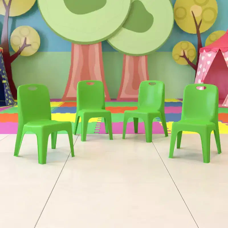 Flash Furniture Chaise d'écolier empilable en plastique par lot de 4 avec poignée de transport et hauteur d'assise de 28 cm