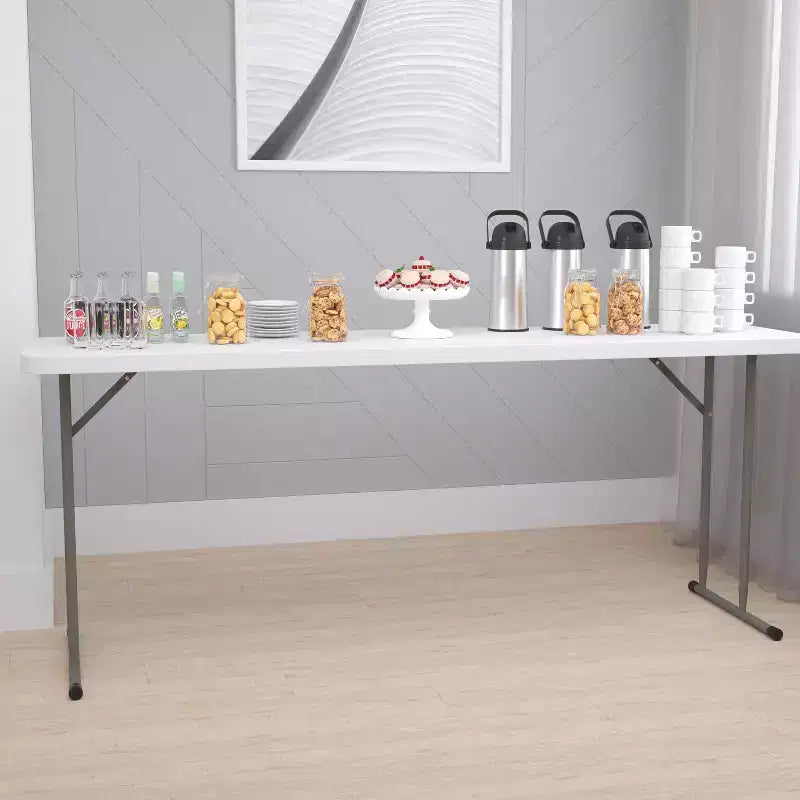 Table pliante rectangulaire en plastique blanc de 1,8 m Emma and Oliver avec pieds verrouillables pour la formation ou les séminaires