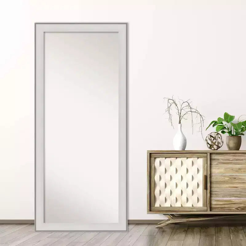 Miroir mural sur pied 29 x 65 po de pleine longueur, encadré, par Amanti Art