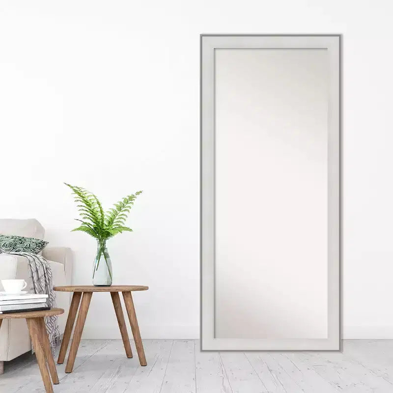 Miroir mural sur pied 29 x 65 po de pleine longueur, encadré, par Amanti Art
