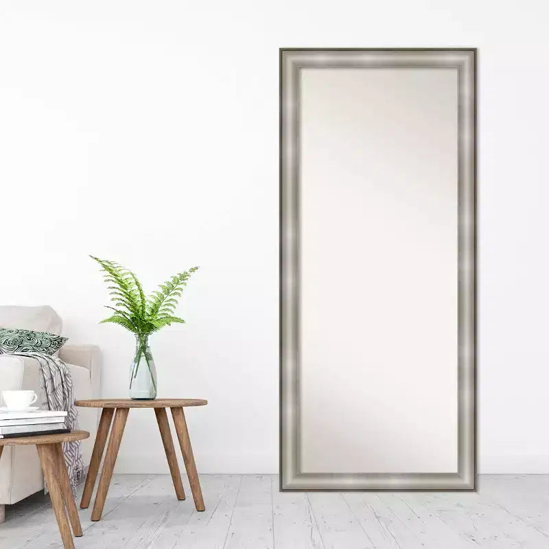 Miroir mural sur pied 29 x 65 po de pleine longueur, encadré, par Amanti Art