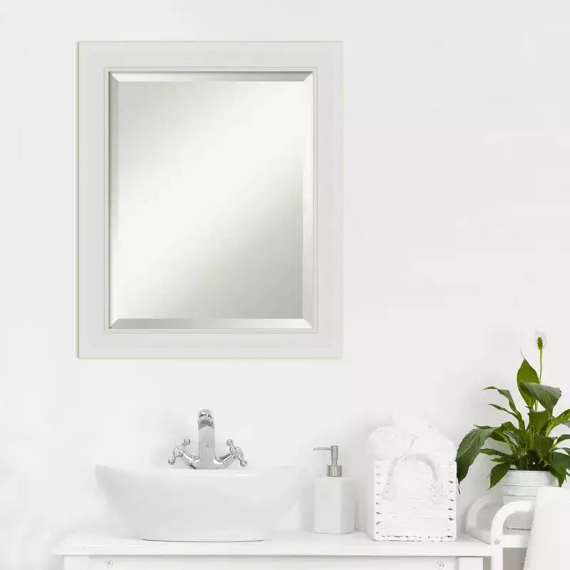 Miroir mural de salle de bain encadré Flair blanc doux - Amanti Art