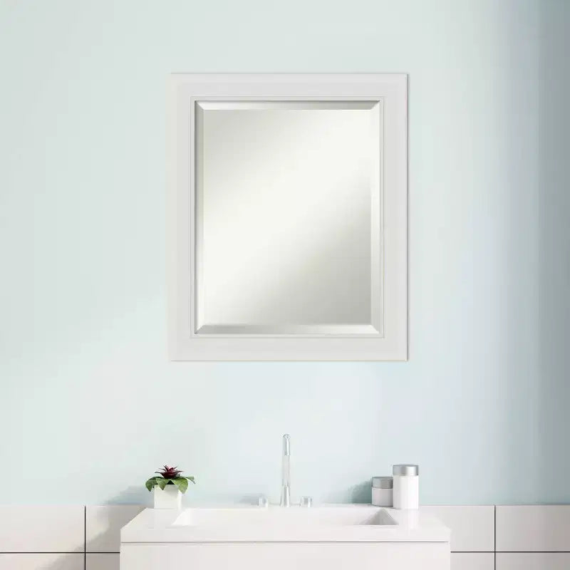 Miroir mural de salle de bain encadré Flair blanc doux - Amanti Art