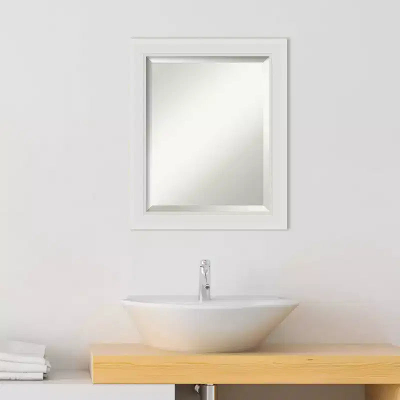 Miroir mural de salle de bain encadré Flair blanc doux - Amanti Art
