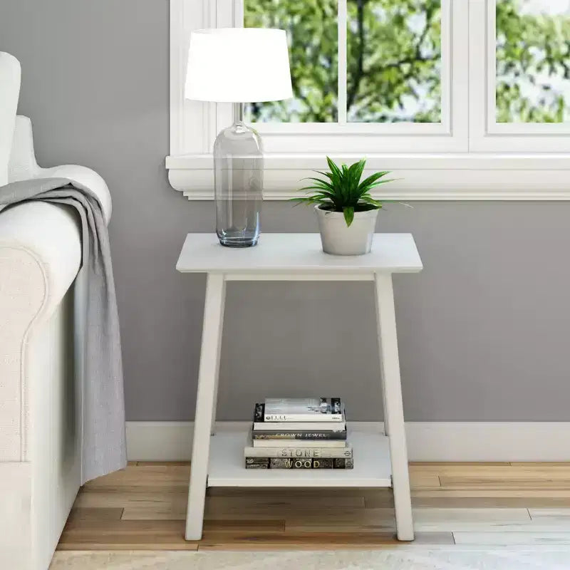 Table de chevet Plank+Beam, Table de chevet moderne du milieu du siècle en bois massif pour chambre à coucher