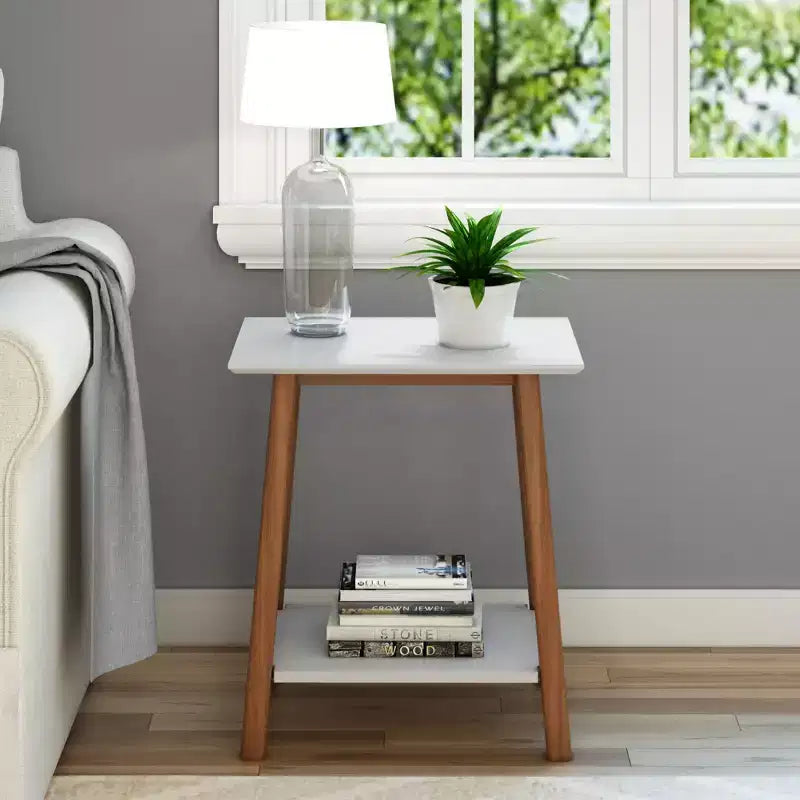 Table de chevet Plank+Beam, Table de chevet moderne du milieu du siècle en bois massif pour chambre à coucher