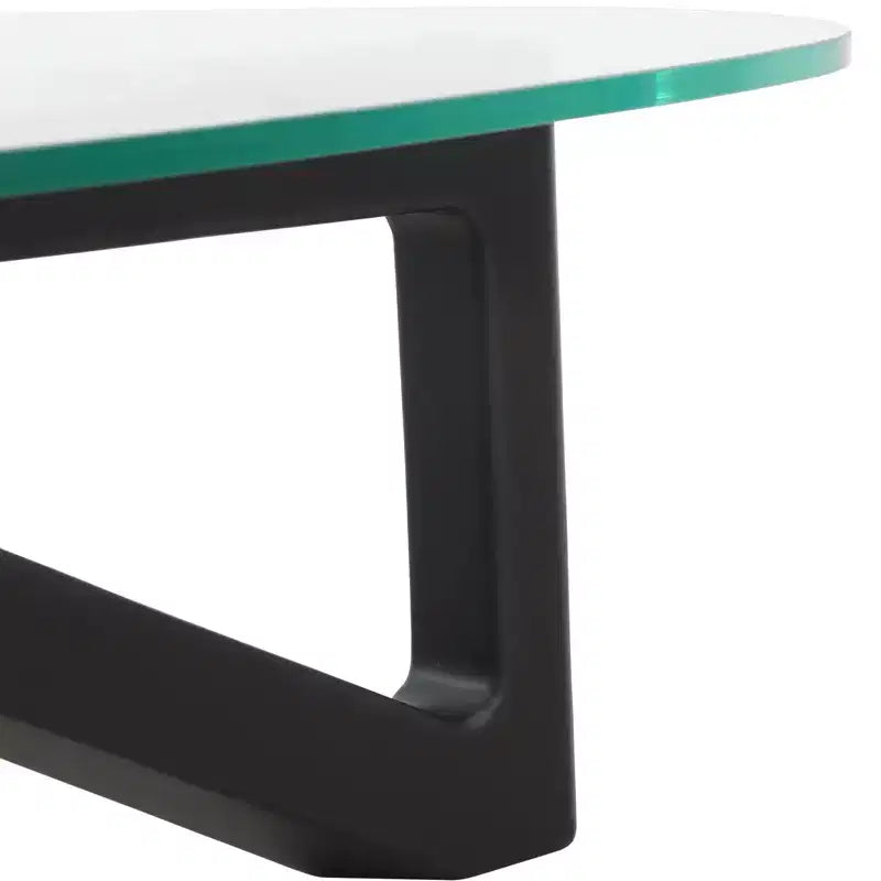 Table basse LeisureMod Imperial Collection en verre triangulaire avec piètement en frêne brillant pour la maison, le salon, le bureau