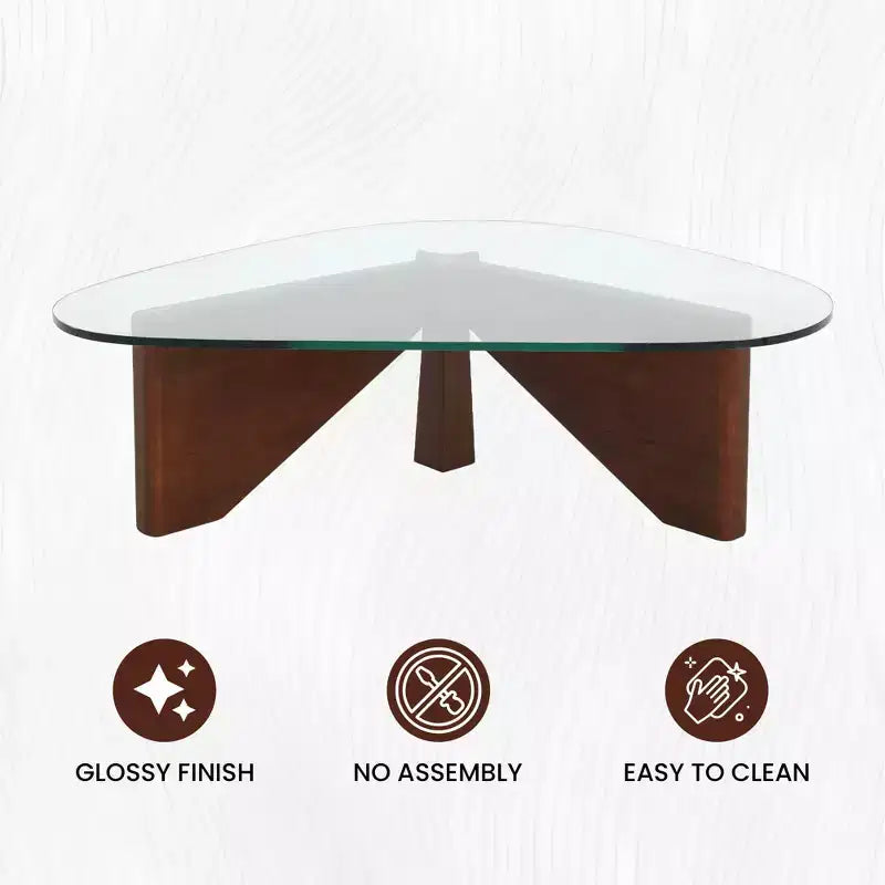 Table basse LeisureMod Imperial Collection en verre triangulaire avec piètement en frêne brillant pour la maison, le salon, le bureau